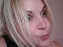 Amateur Adult Webcams of Hottye
