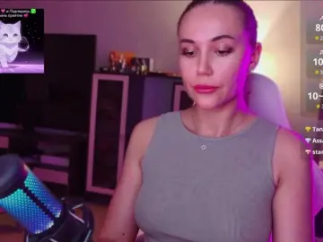 Bongacams Live Sex Cam of QWEENII