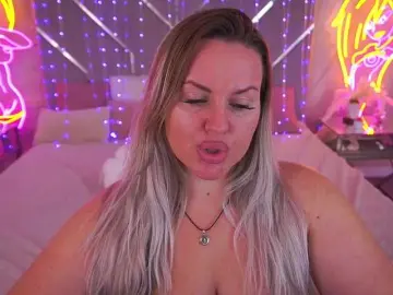Bongacams Adult Webcam of KiraCandyS