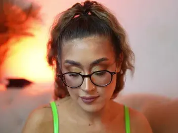 Bongacams Live Porn of AileenKiss