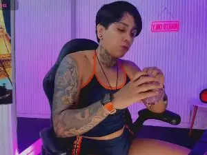 Cam4 Sex Chat of zhoestrong