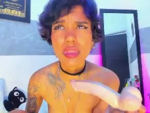Cam4 Free Live Porn of orianaasaenz