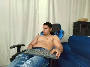 Cam4 Nude Webcam of couplee_horny