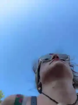 Cam4 Sex Chat of lesnympho_sexy