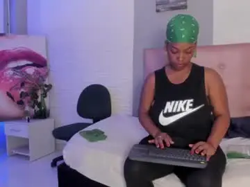 Chaturbate Live Sex Cam of aileenkeys