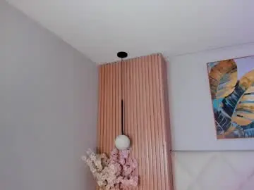 Chaturbate Live Sex Cam of mila_hank