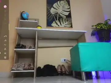 Chaturbate Live Sex Cam of laura_zans_