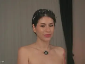 Chaturbate Watch Live Sex Cams of alyonaqueen_