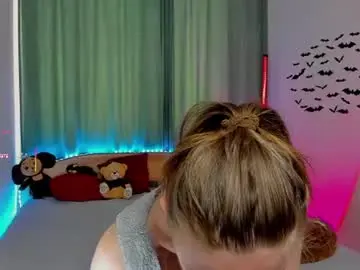 Chaturbate Live Sex Cam of teaseme_bella