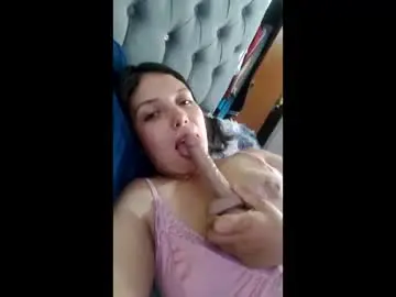 Chaturbate Live Sex Cam of bella_karoline