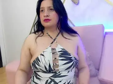 Chaturbate Live Sex Cam of laura__castillo_
