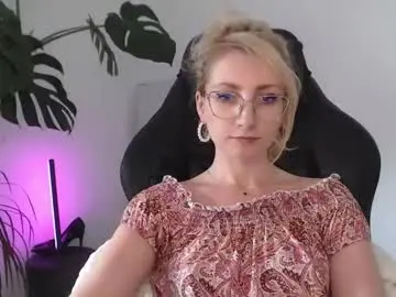 Chaturbate Live Sex Cam of cinderellamoon