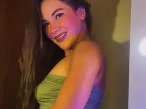 Myfreecams Free Porn Cam of Latinahot