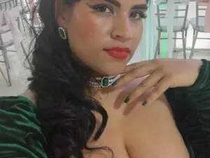 Myfreecams Nude Webcam of roxanahills_