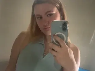Streamate Free Live Porn of Avety_doll