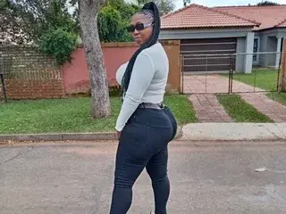 Streamate Live Sex Cam of AFRICANCURVYBOOTYXXX