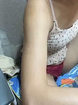 Stripchat Free Porn Cam of Mina048