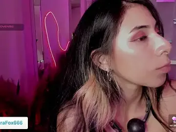 Stripchat Sex Cam of Sara_Foxx1