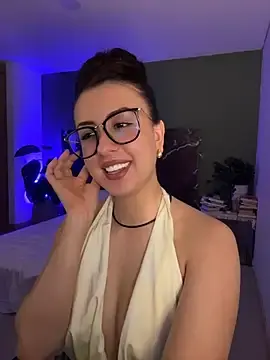 Stripchat Sex Cam of EmaSaenz
