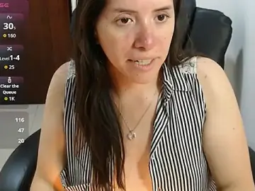 Stripchat Sex Cam of spicey_latina