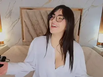 Stripchat Sex Cam of Amelie_saenz